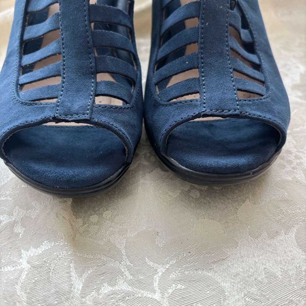 NWOT Croft & Barrow Shay Ortholite Navy Blue Caged Heels, Size 9.5 - Picture 5 of 15